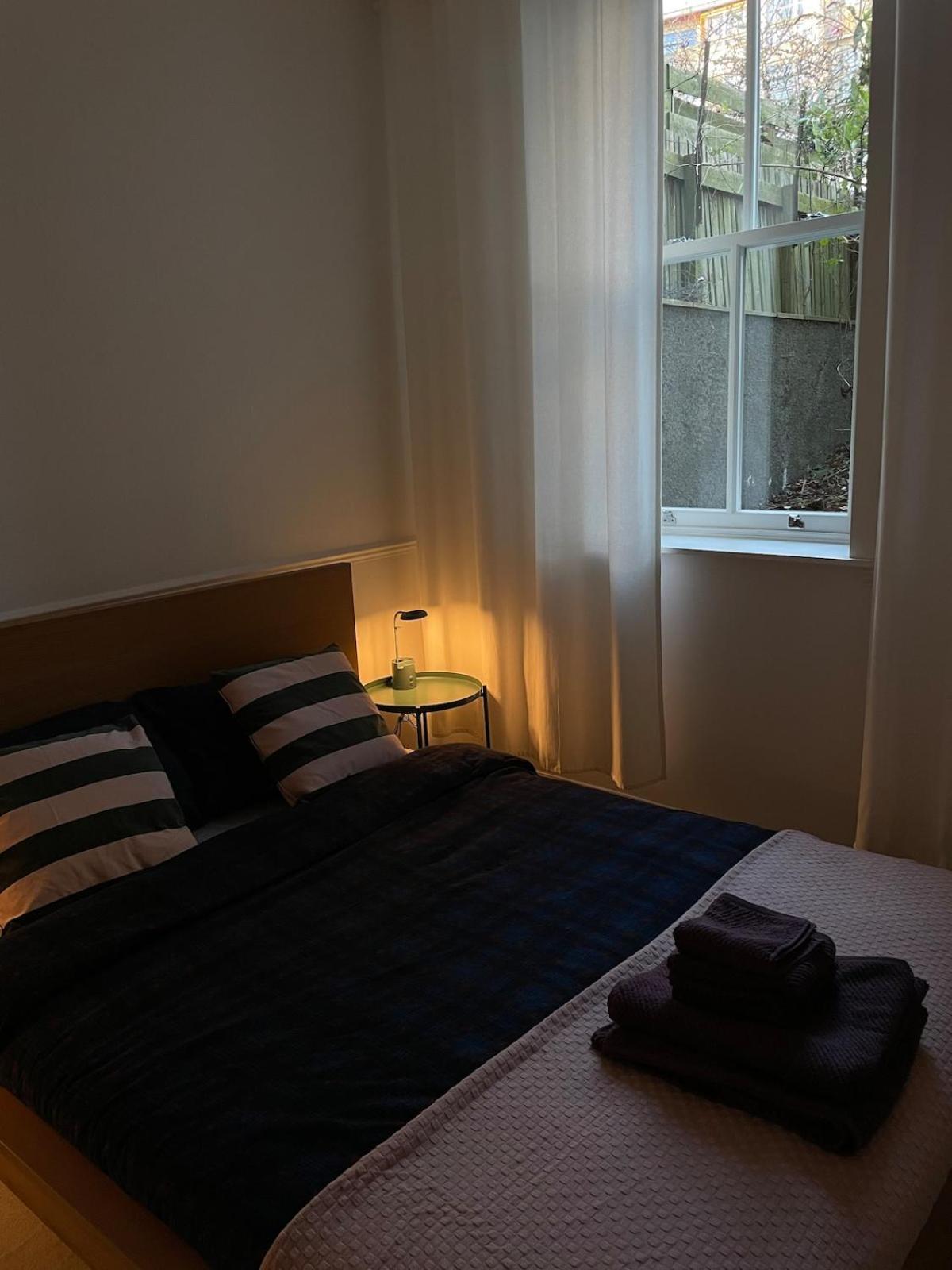 Appartamento Cozy Flat In The Heart Of Leith Edimburgo Esterno foto